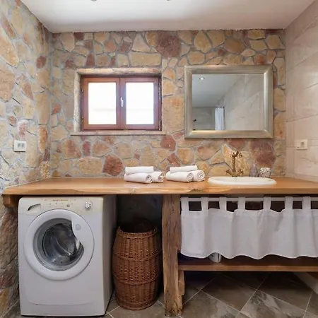 Zaria Villa